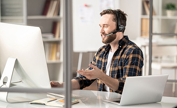 Telefonischer Kundenservice im Büro – Job im Callcenter mit Kommunikationstalent