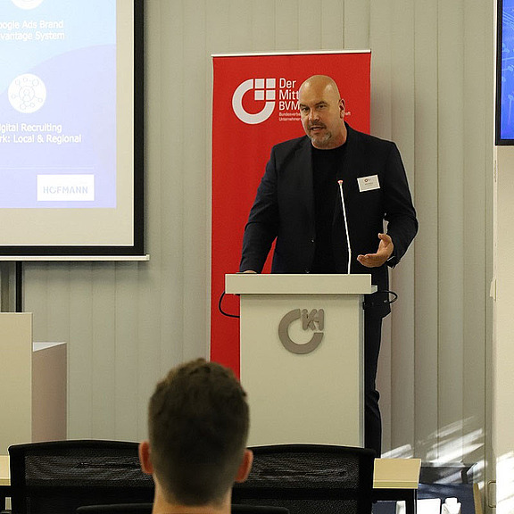 Alfred Hahner erläutert wichtige Faktoren für Image der Arbeitgebermarke.