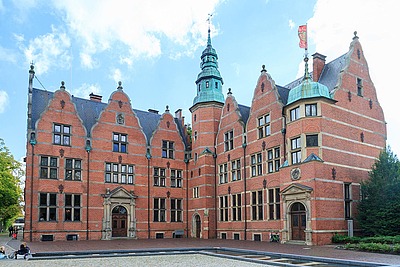 Landschaftshaus in Aurich wurde 1898-1901 nach Plänen von Hermann Schaedtle errichtet