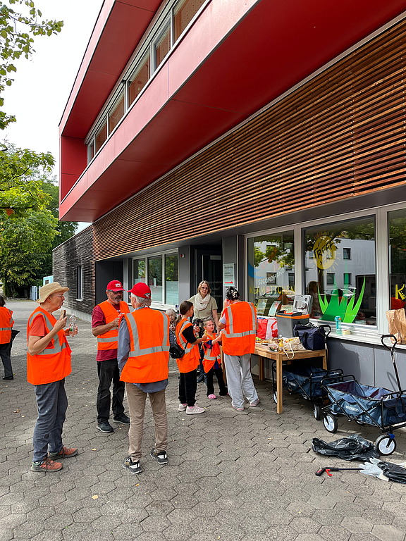 Gruppenfoto der Helfer beim World Cleanup Day in Langwasser.