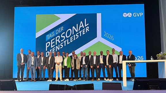 Gruppenfoto der GVP-Mitgliederversammlung, bei der Ingrid Hofmann, geschäftsführende Alleingesellschafterin der I. K. Hofmann GmbH, zur Vizepräsidentin gewählt wurde.