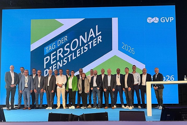 Gruppenfoto der GVP-Mitgliederversammlung, bei der Ingrid Hofmann, geschäftsführende Alleingesellschafterin der I. K. Hofmann GmbH, zur Vizepräsidentin gewählt wurde.