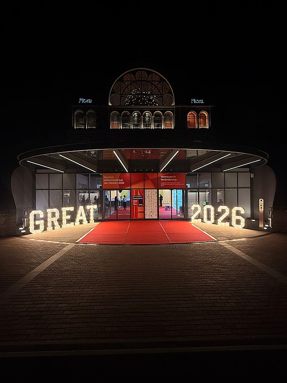 Eingang zur Great Place to Work 2026 Verleihung, bei der Hofmann Personal zum 19. Mal in Folge ausgezeichnet wurde.